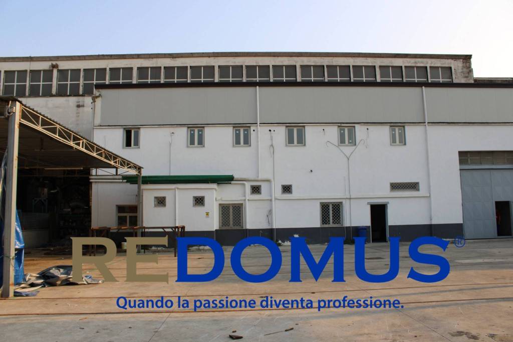 Capannone Industriale in affitto a Pomigliano d'Arco via Giovanni Bovio