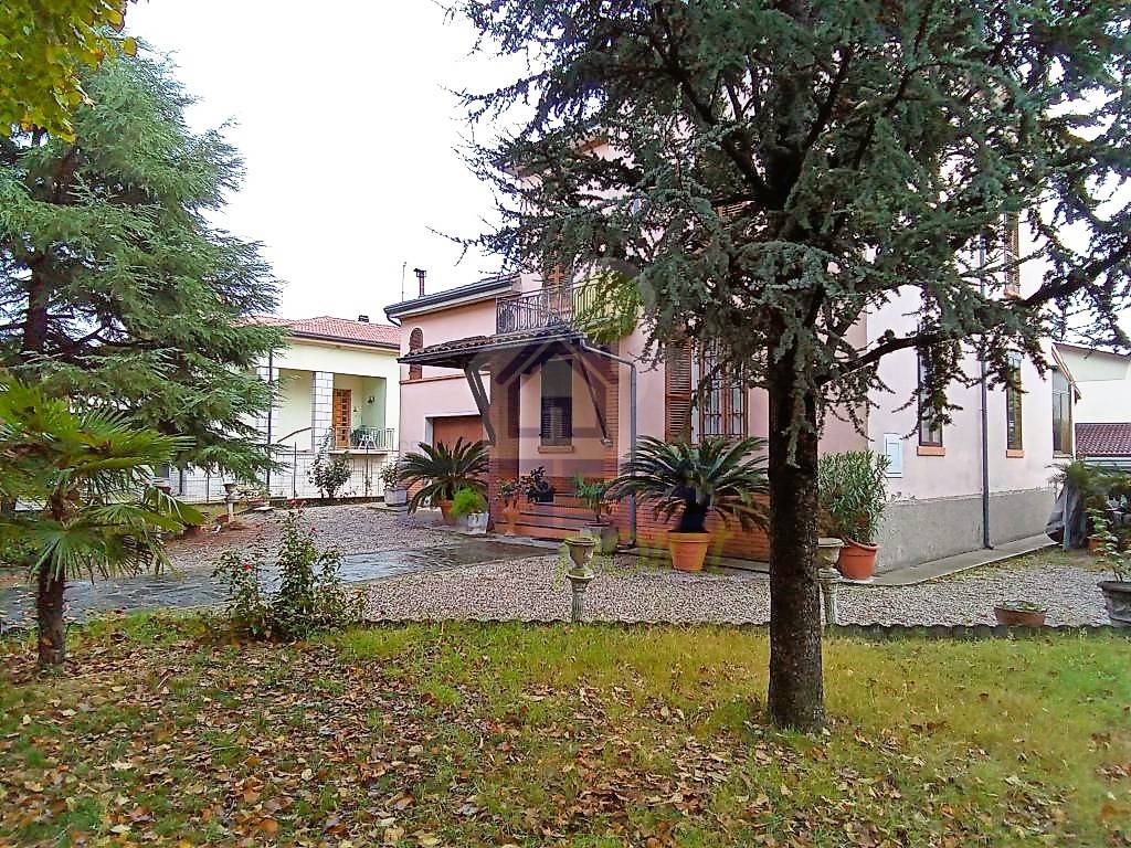Villa in vendita a Castel Goffredo via Anselmo Cessi, 12