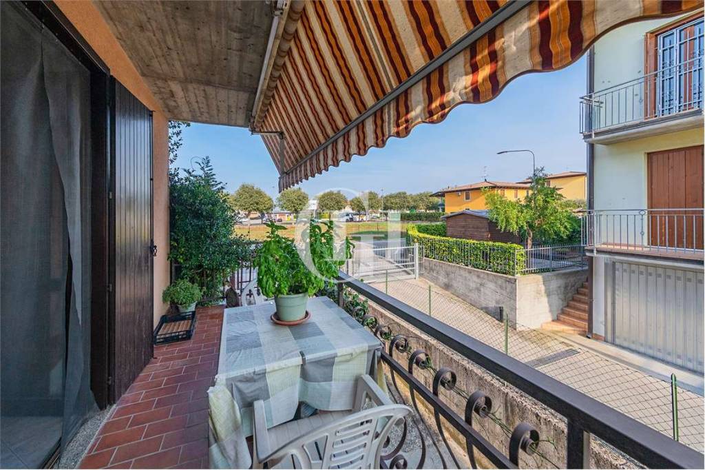 Villa a Schiera in vendita a Desenzano del Garda via Golda Meir, 3