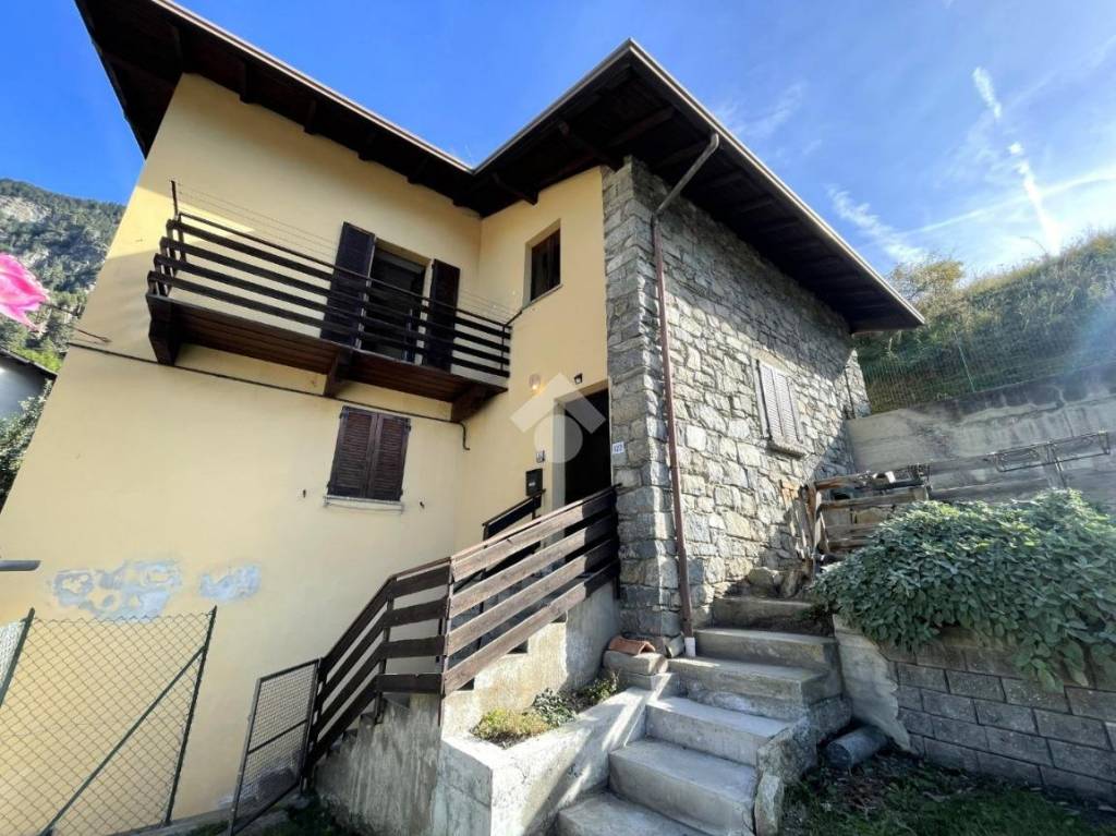 Casa Indipendente in vendita a Sondalo via frontale, 122