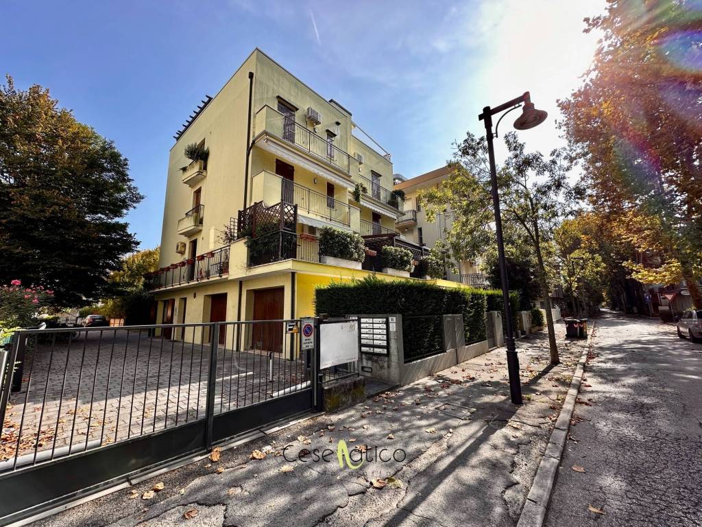 Appartamento in vendita a Cesenatico viale Edmondo De Amicis, 95