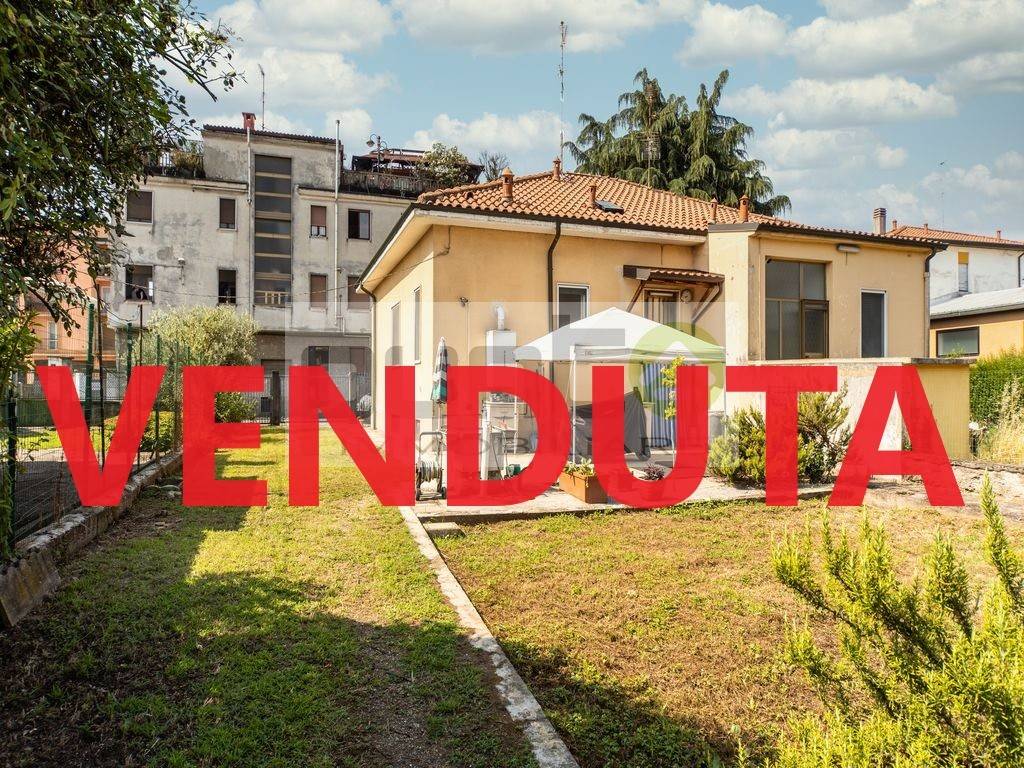 Villa Bifamiliare in vendita a Concorezzo via Monte Grappa, 58