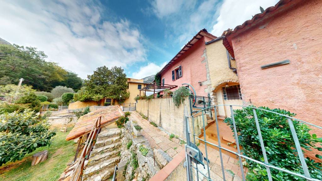 Villa in vendita a Finale Ligure contrada Valle, 12
