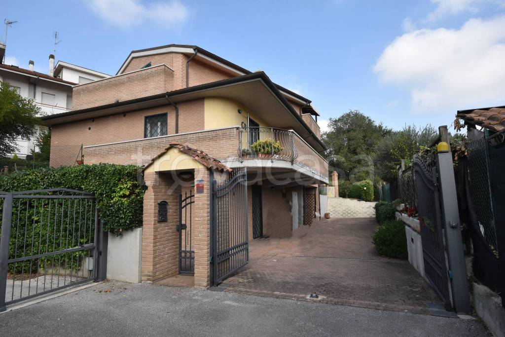 Casa Indipendente in vendita a Chiaravalle