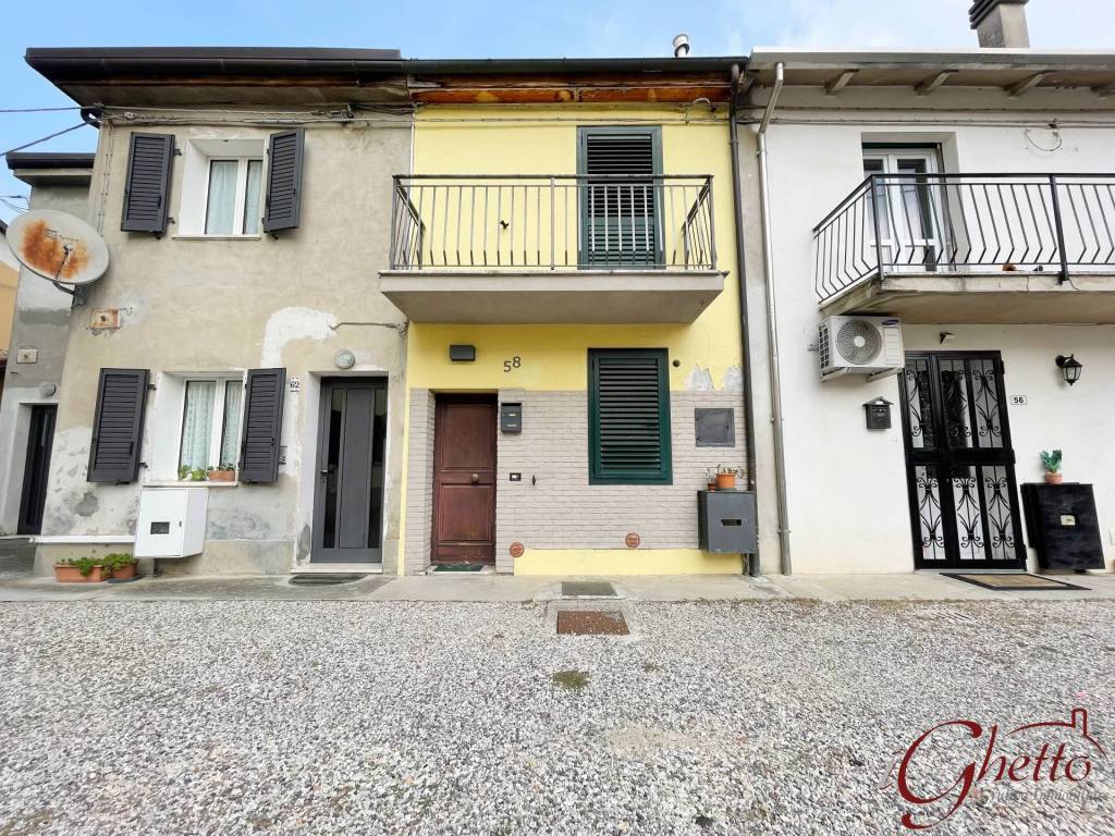 Villa a Schiera in vendita a Terre del Reno via Facchini, 58