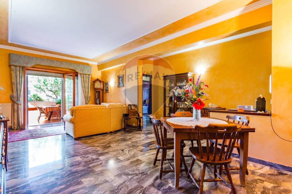 Appartamento in vendita a Roma via Di Valle Alessandra, 41b