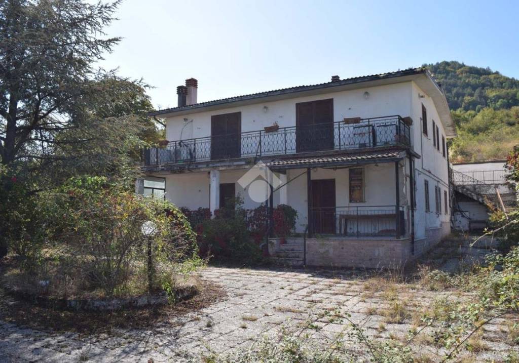 Villa Bifamiliare in vendita a Tagliacozzo via Oriente, 56
