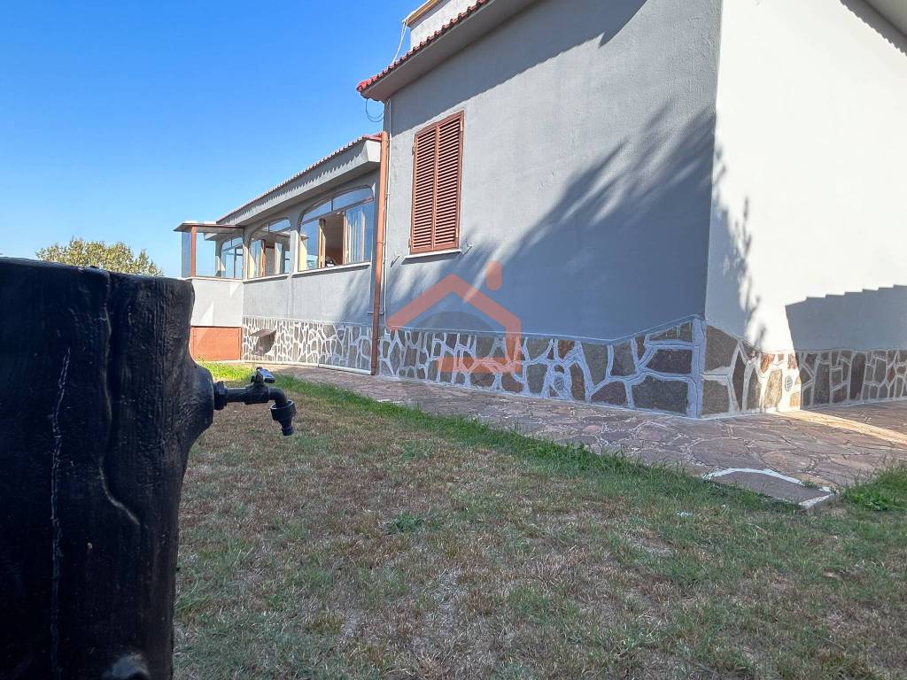 Villa in vendita ad Aprilia via Tirso