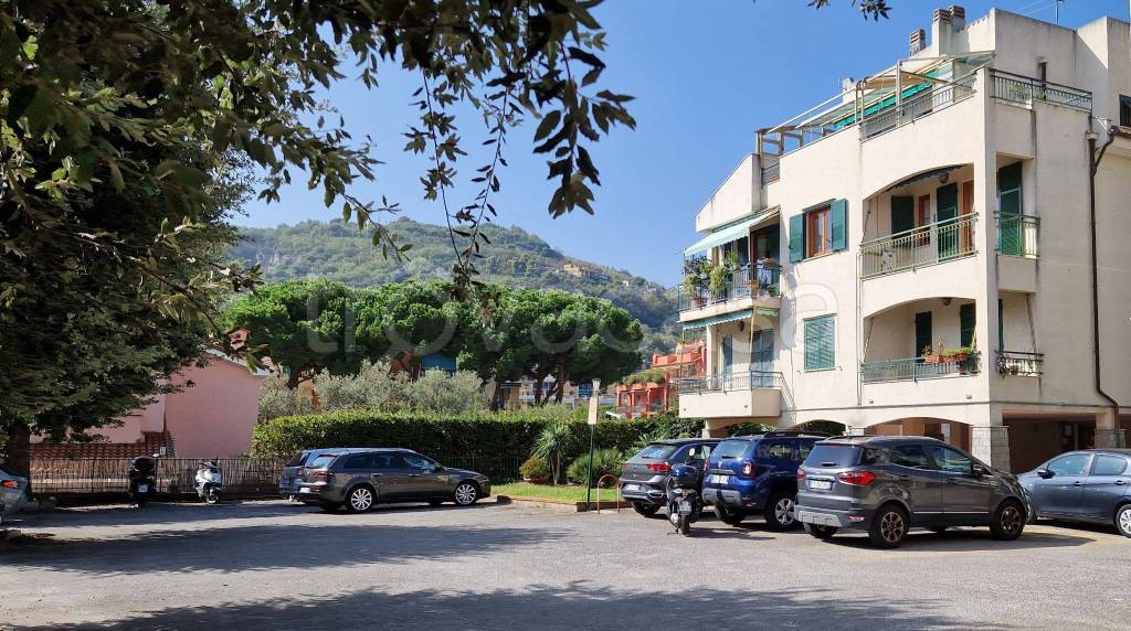 Appartamento in in vendita da privato a Pietra Ligure via Piani, 238