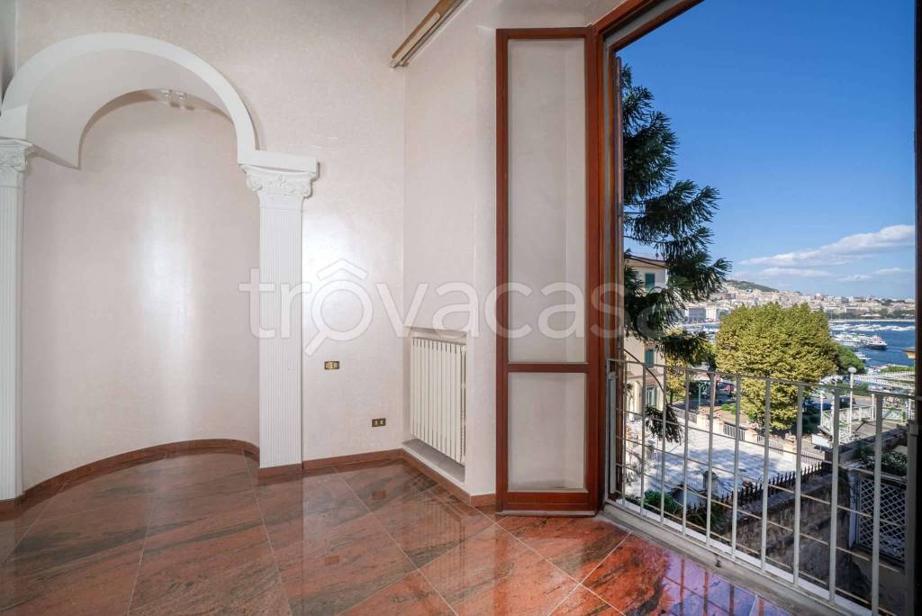 Appartamento in vendita a Napoli via mergellina 21