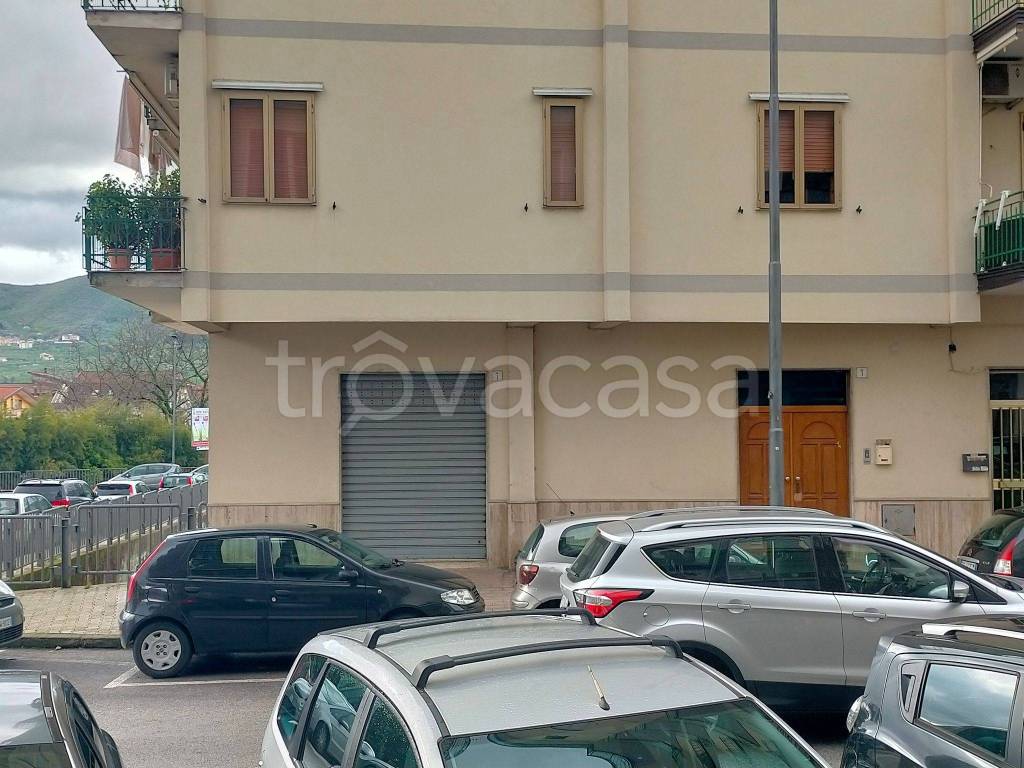 Negozio in in affitto da privato a Giffoni Valle Piana via Francesco Spirito, 1
