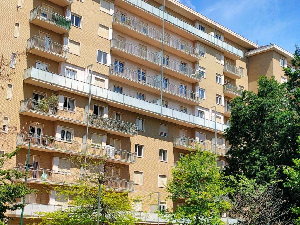 Appartamento in vendita a Torino corso Alessandro Tassoni, 73
