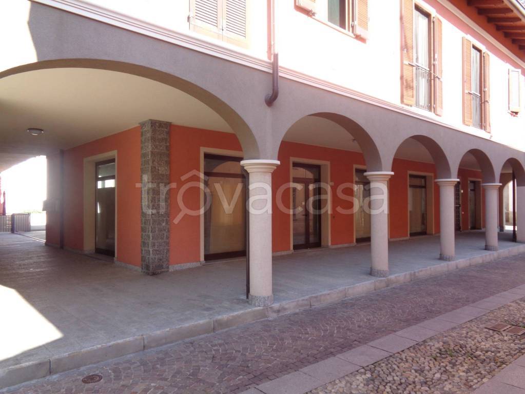 Negozio in affitto a Cavaria con Premezzo via San Quirico, 38