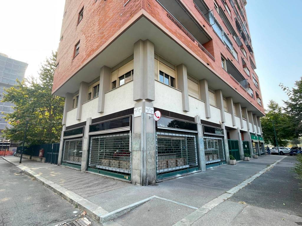 Negozio in affitto a Torino corso Benedetto Croce, 31
