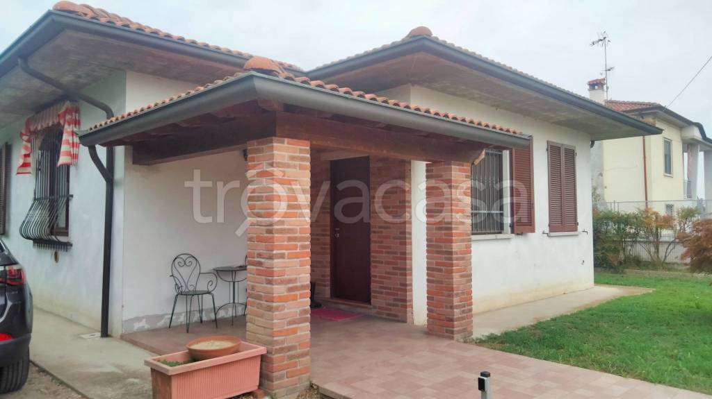 Villa in vendita a Pieve Porto Morone via Monticelli, 31/a