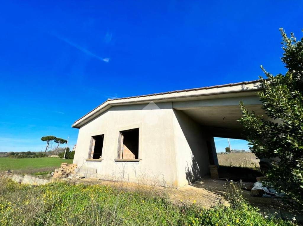 Villa in vendita ad Anguillara Sabazia via Braccianese Claudia