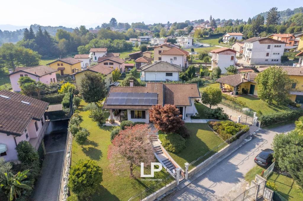 Villa in vendita a Laveno-Mombello vicolo Don e. Redaelli, 20