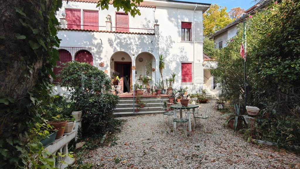 Villa Bifamiliare in vendita a Pesaro via Corrado Valentini