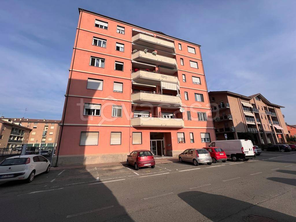 Appartamento in vendita a Nizza Monferrato piazza Guglielmo Marconi, 11