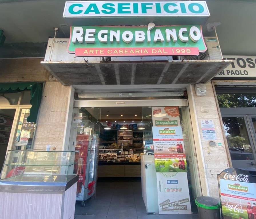 Negozio Alimentare in vendita a Napoli via Luigi Pirandello