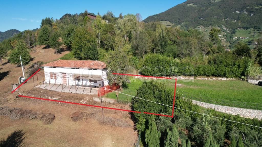 Villa in vendita ad Adrara San Martino via Collepiano