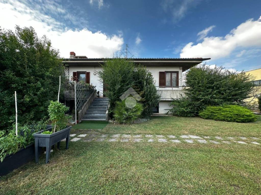 Villa Bifamiliare in vendita a Palazzolo sull'Oglio via Raso, 32