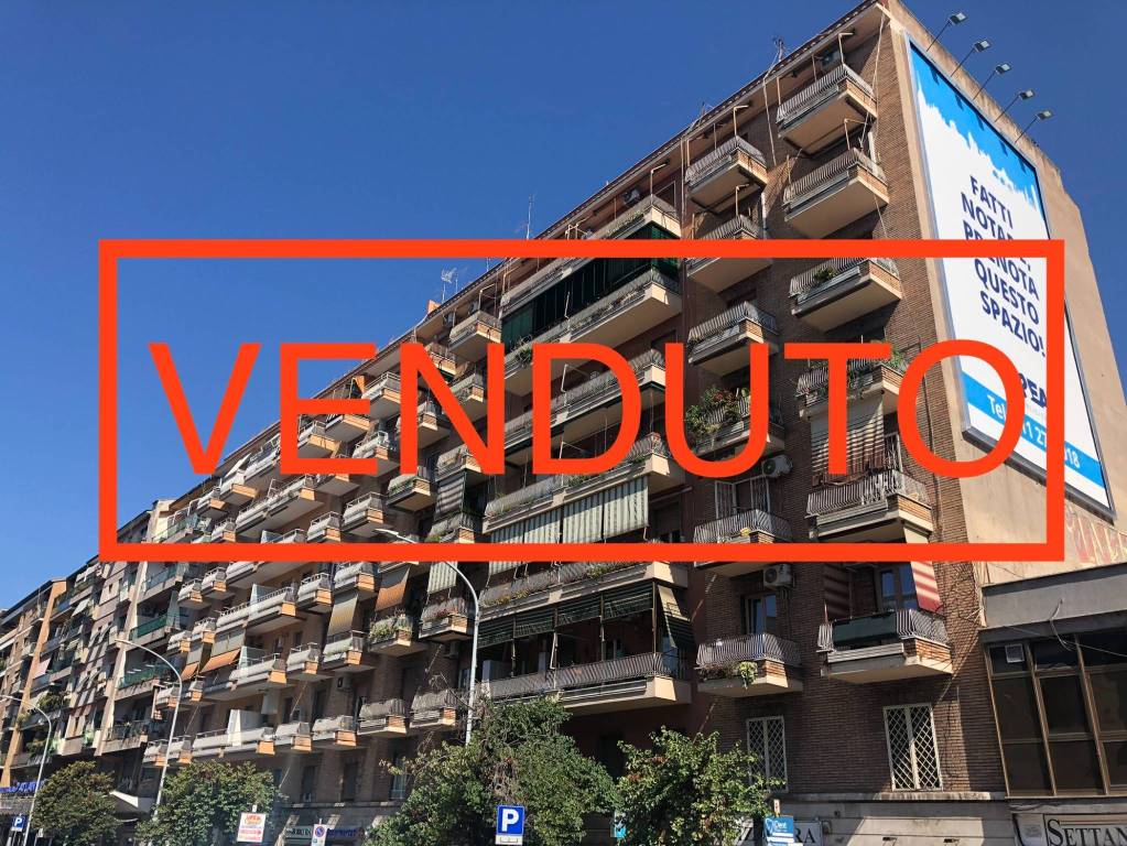 Appartamento in vendita a Roma via Tuscolana, 763