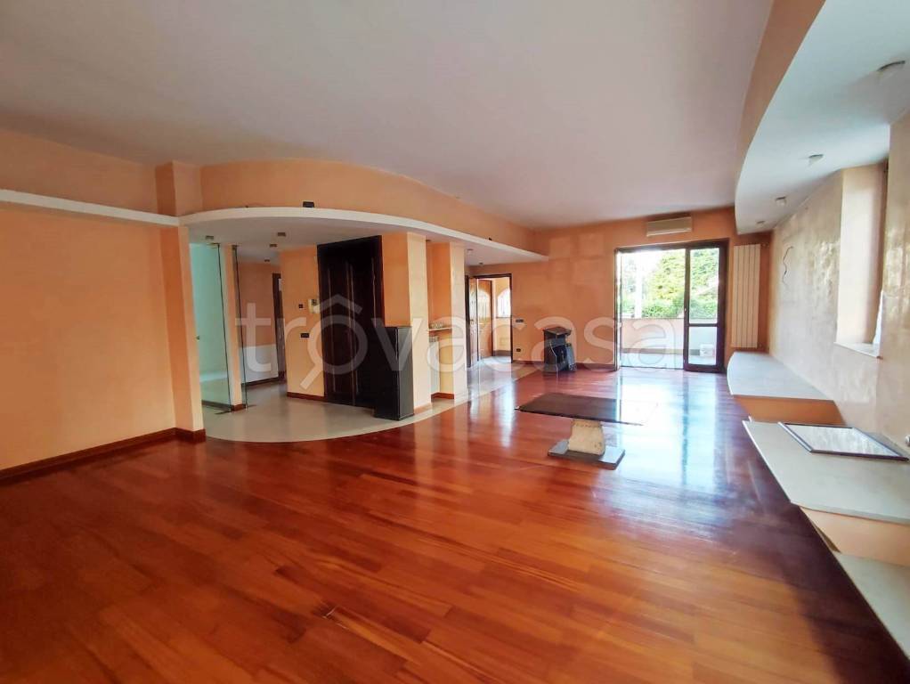 Appartamento in vendita a Parabiago via Monsignor Ferdinando Pogliani, 15