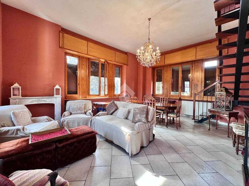 Appartamento in vendita a Varese viale Luigi Borri, 64