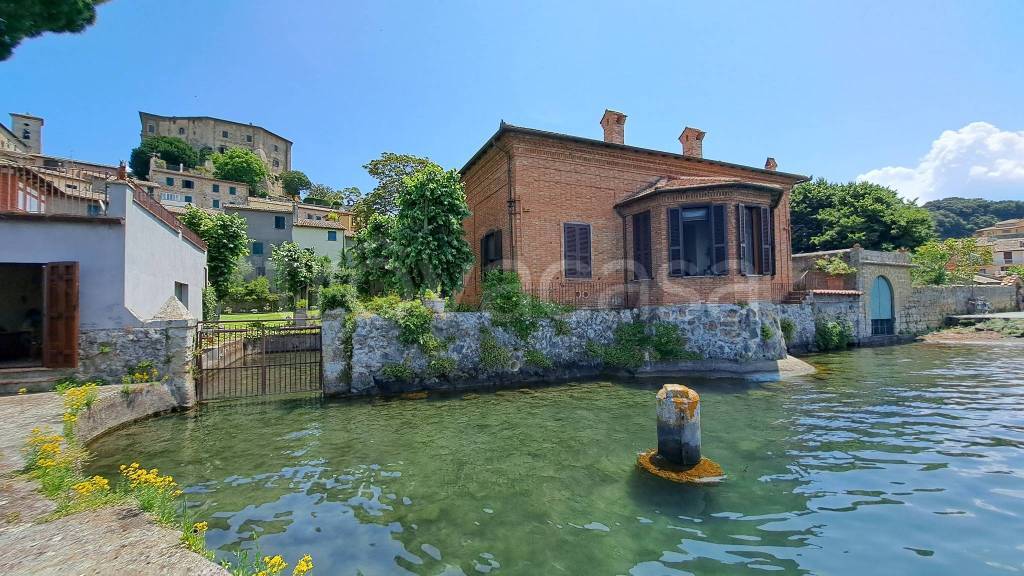 Villa in vendita a Capodimonte via del Laghetto