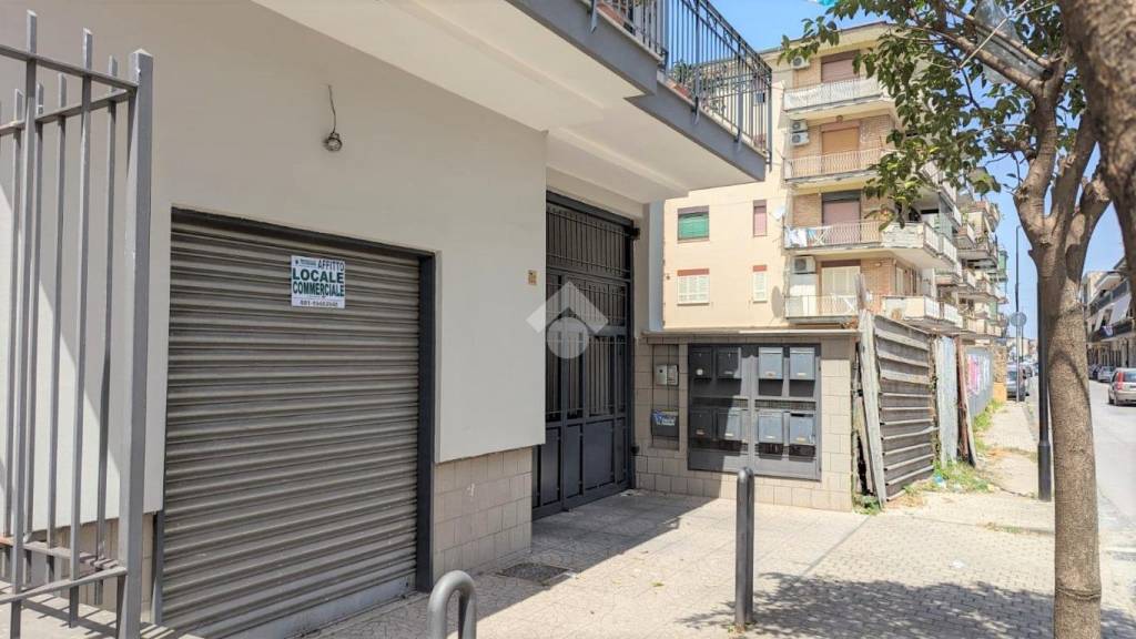 Negozio in affitto a Frattamaggiore via Pasquale Ianniello, 72