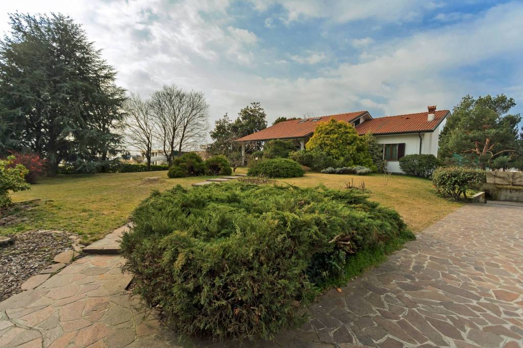 Villa Bifamiliare in vendita a Cornate d'Adda via Dante Alighieri, 36