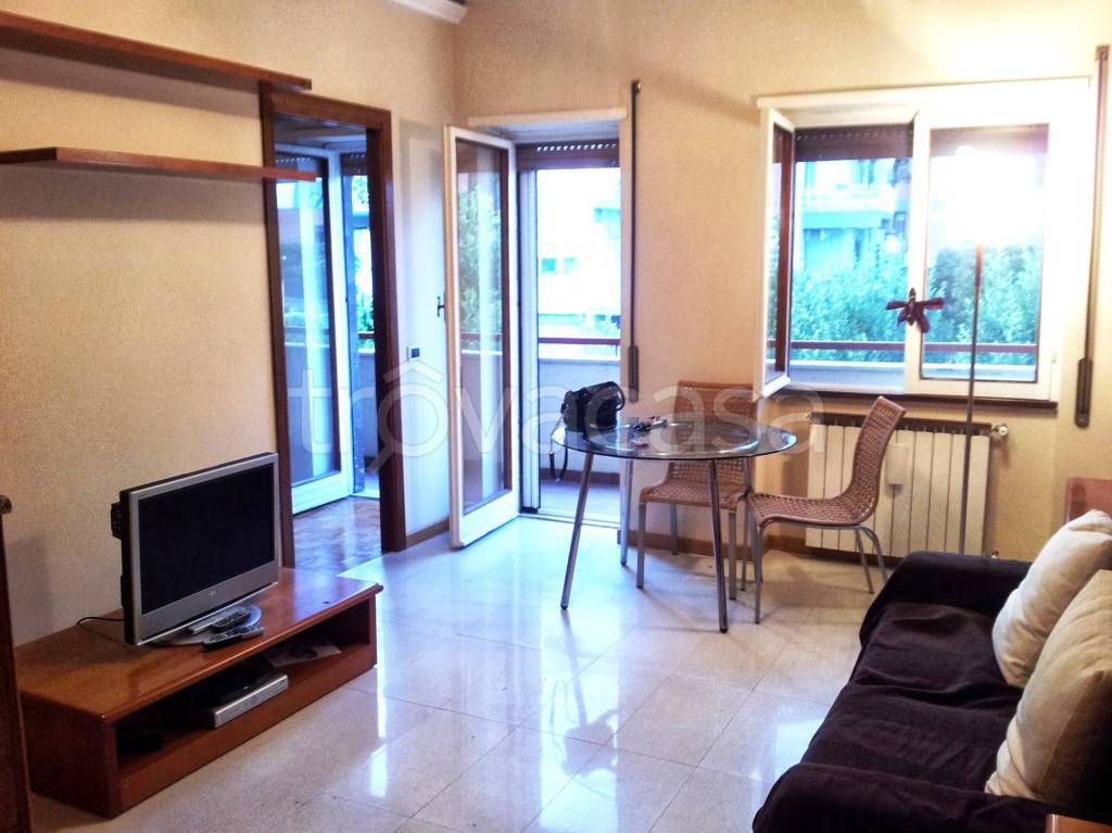 Appartamento in vendita a Roma via Pietro Frattini, 285
