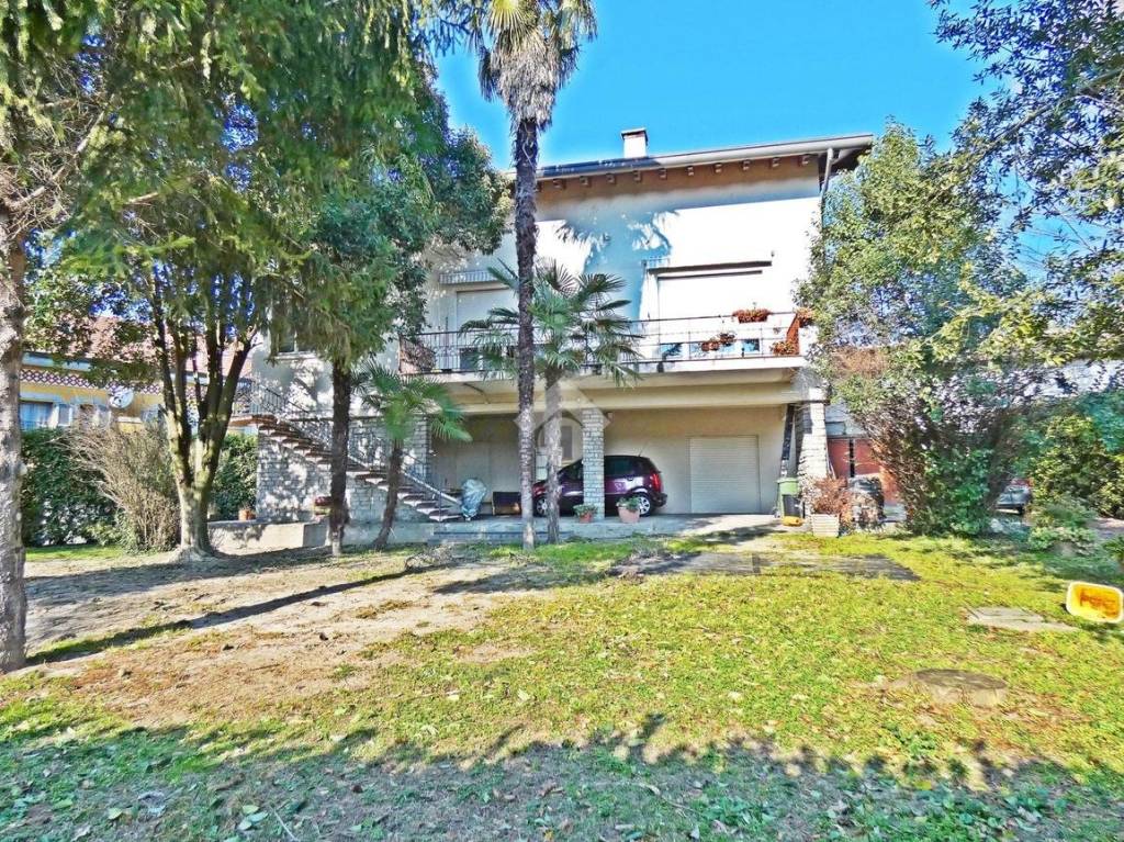 Villa in vendita a Sesto Calende via Manzoni, 2
