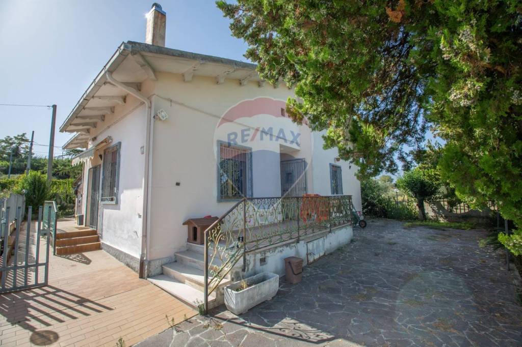 Villa in vendita a Nocciano via Fonteschiavo, 128