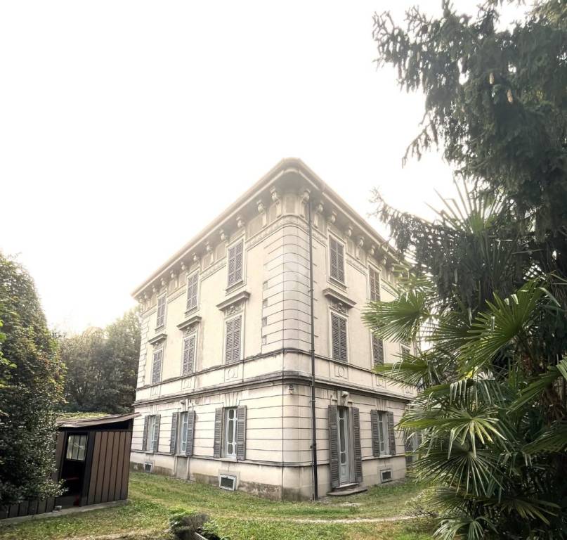 Appartamento in vendita a Merate viale Giuseppe Garibaldi, 8