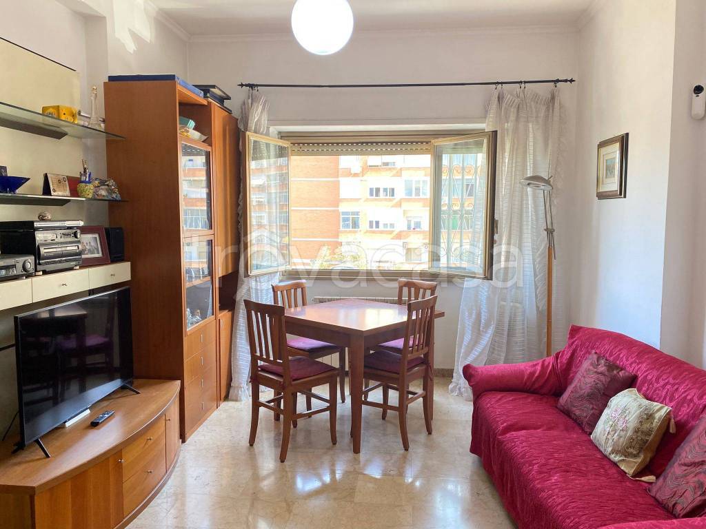 Appartamento in vendita a Roma viale della Serenissima
