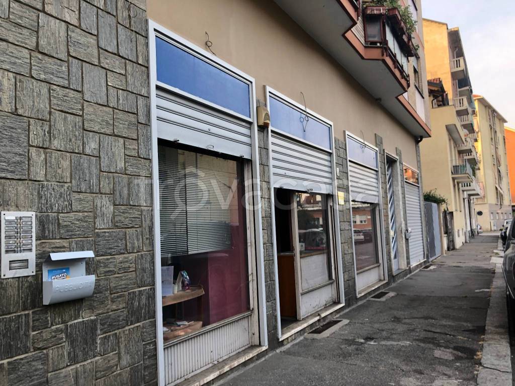 Negozio in affitto a Torino via Alessandrina Ravizza, 1