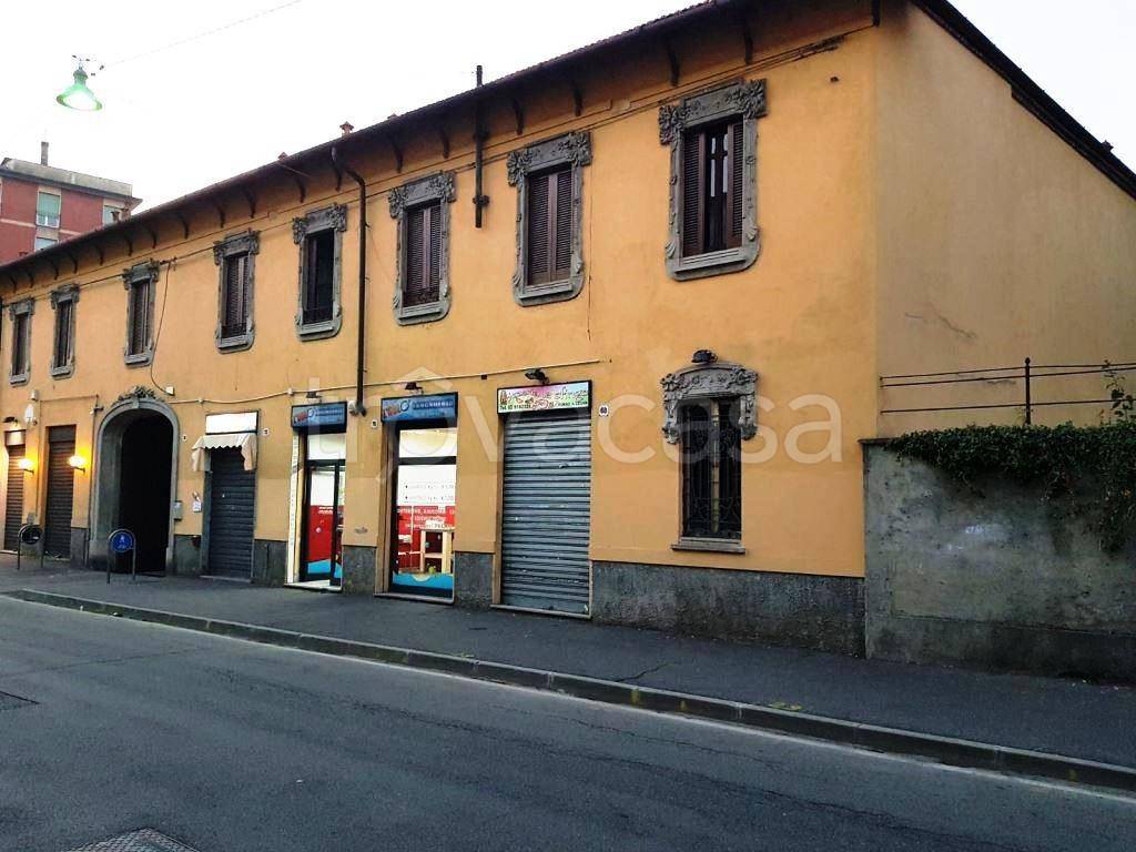 Negozio in vendita a Paderno Dugnano via Alessandro Coti Zelati, 68