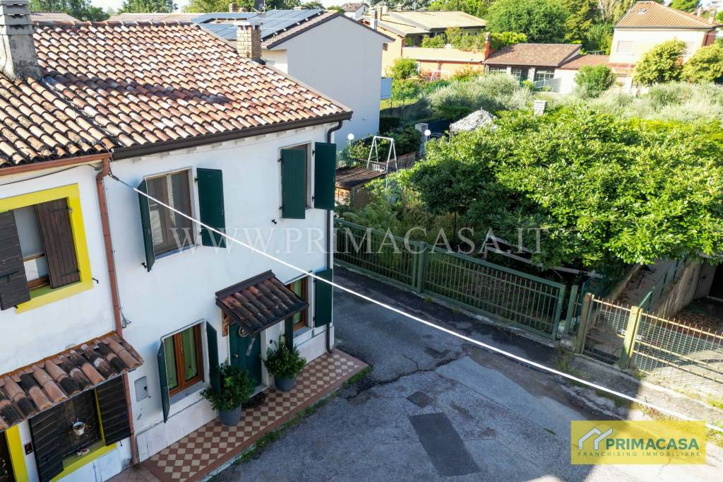 Villa a Schiera in vendita a Verona via Giuseppe Zattoni