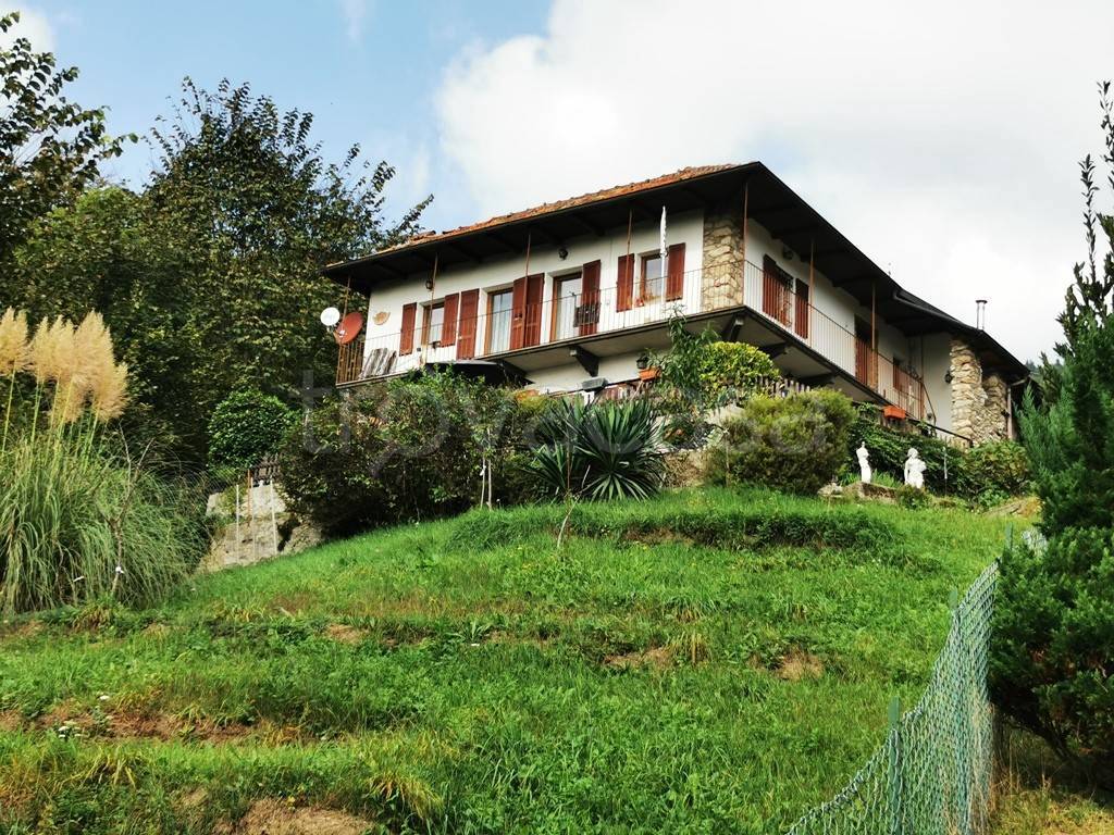 Casa Indipendente in vendita a Quarna Sotto via alle Alpi