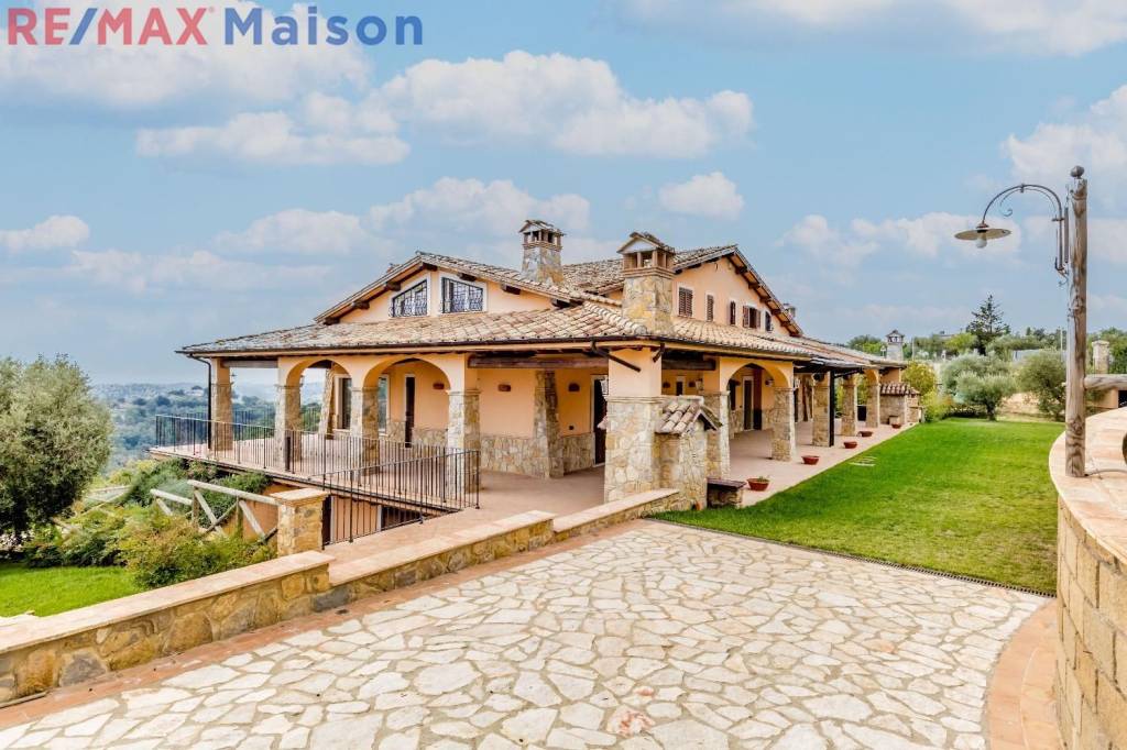 Villa in vendita a Castelnuovo di Porto via Monte Soriano