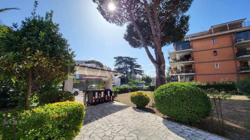 Appartamento in vendita a Roma via Francesco Ingoli