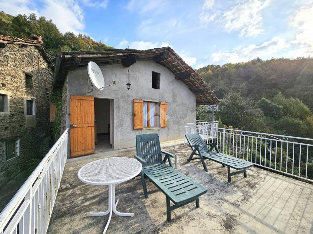 Casa Indipendente in vendita a Pinasca borgata Albarea, 14