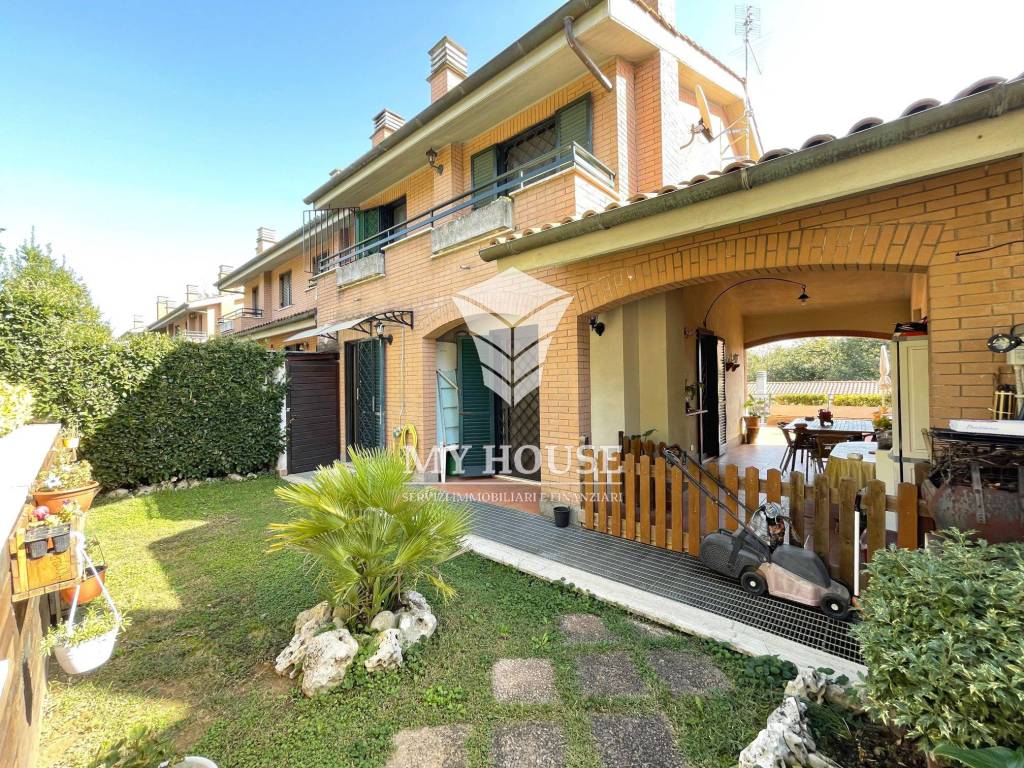 Villa a Schiera in vendita a Labico via Guglielmo Fioramonti, 68