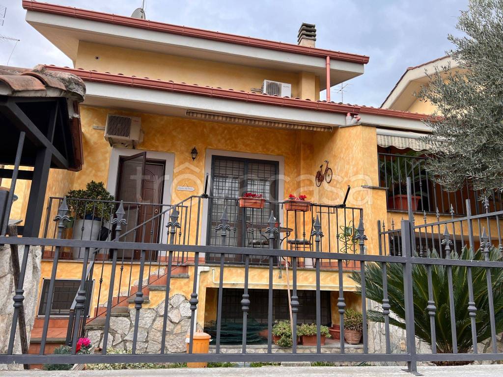 Villa a Schiera in in vendita da privato a Roma via Ildebrando della Giovanna