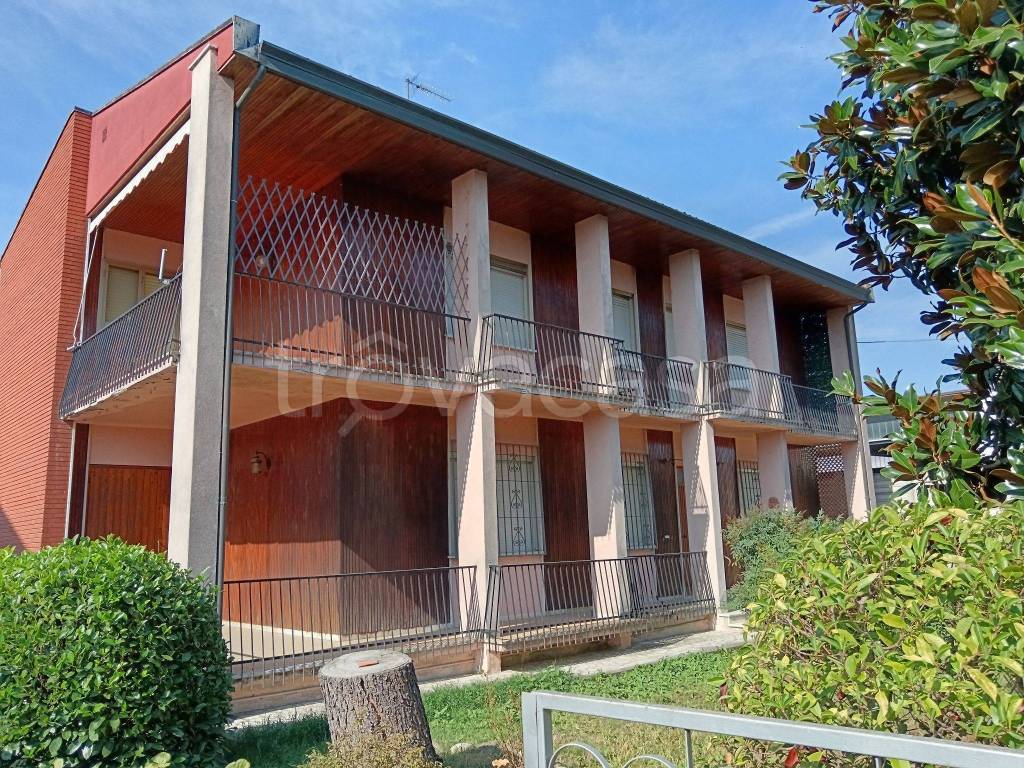 Villa in in vendita da privato a Schivenoglia via Vittorio Veneto, 29