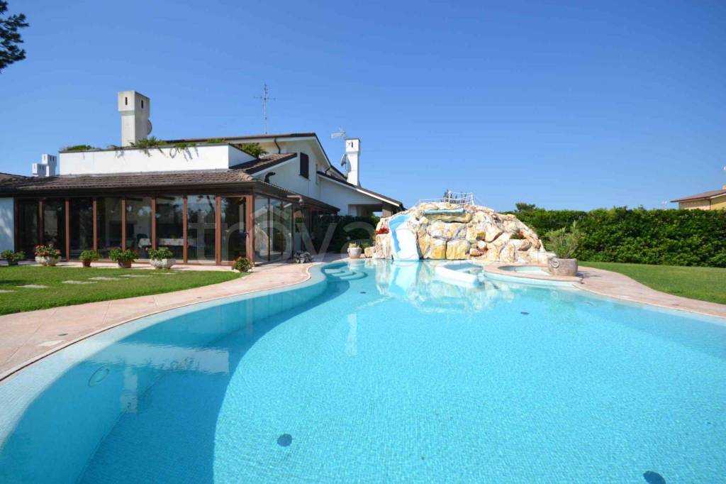 Villa Bifamiliare in vendita a Rosolina via Nona Est