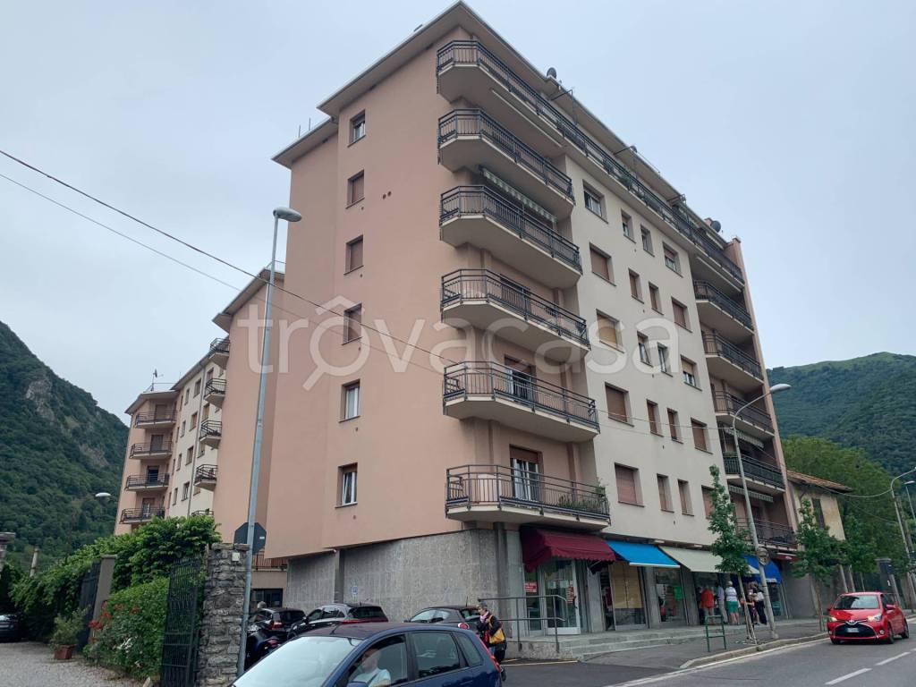 Appartamento in vendita a Canzo via De Gasperi, 1