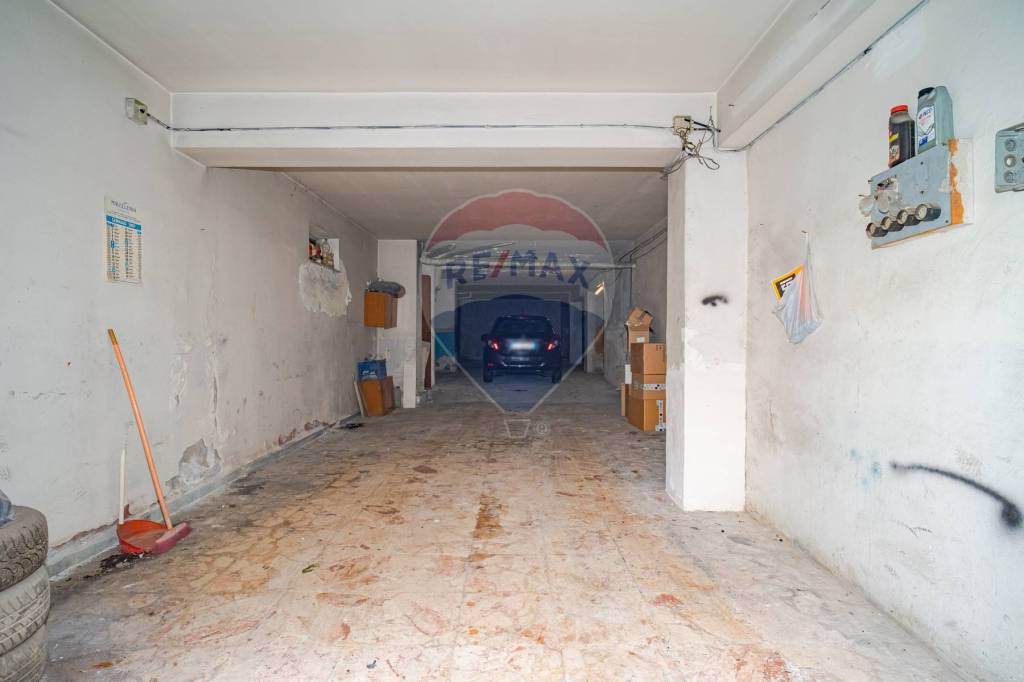 Garage in vendita a Gravina di Catania